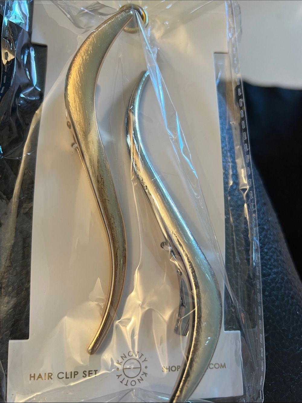 KNOTTY- NWT HAIR CLIP 2 PACK